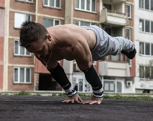 close grip planche