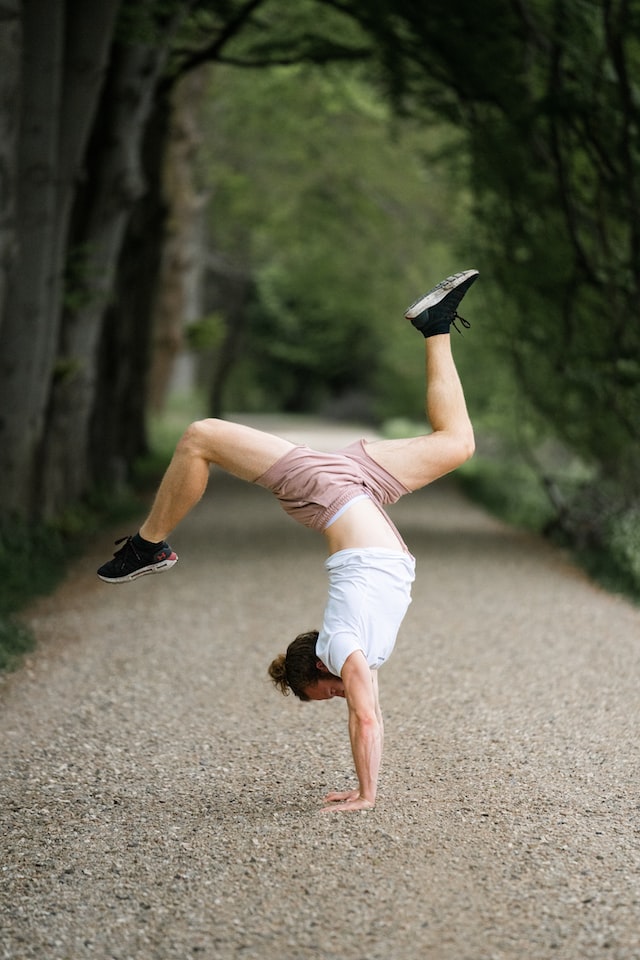 How to Do a Hollowback Handstand